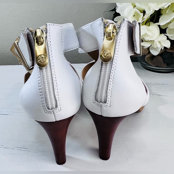 Adrienne Vittadini T-strap Sandal, Wooden Heel, Color White, Size 7.5 - Picture 6 of 10